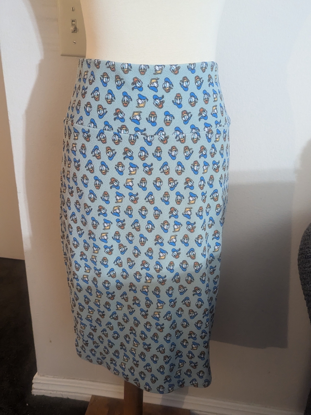 Lularoe Disney Cassie Size M Pencil Skirt Donald Duck Blue Background